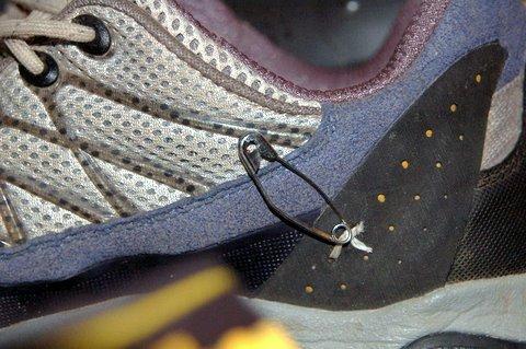 Gaiters shoe with diaper pin