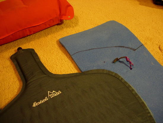 Plastic toggle (provided with pillow) is inserted through hole in pillow flange to locate pillow.