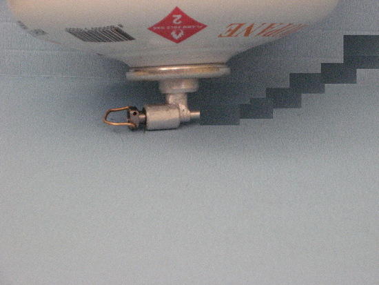 valve on screw canister