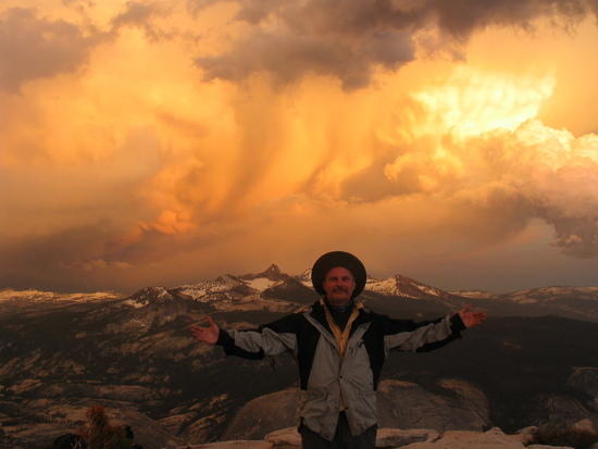from Cloud's Rest (Yosemite), looking east (w/my brother):  6-15-04   19:28