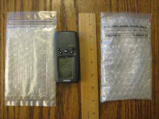 4x6 bubble bag next to Garmin Geko 301
