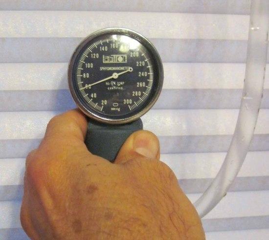 Gauge at bottom, pressure 60
