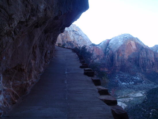 Overhanging cliff near the top of first switchbacks
