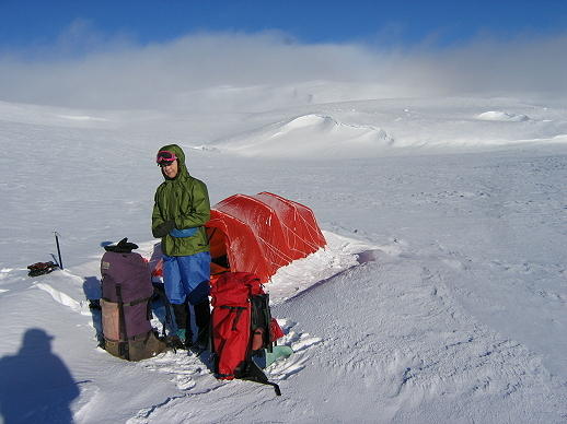 5622S2 red tent on Snowy River after 1st night