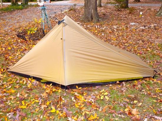 Side view of tarp with floor and pads inside