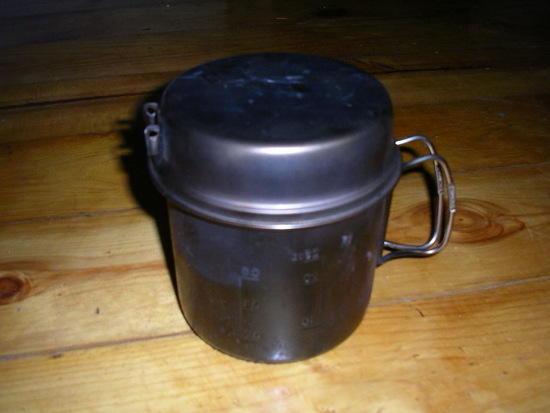 Snow Peak 900 mug and lid with stove and pot stand enclosed