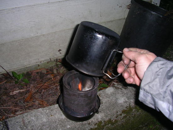 Snuffing out the stove. Optionally I can simply pour water into the firebox/lid but thats no fun