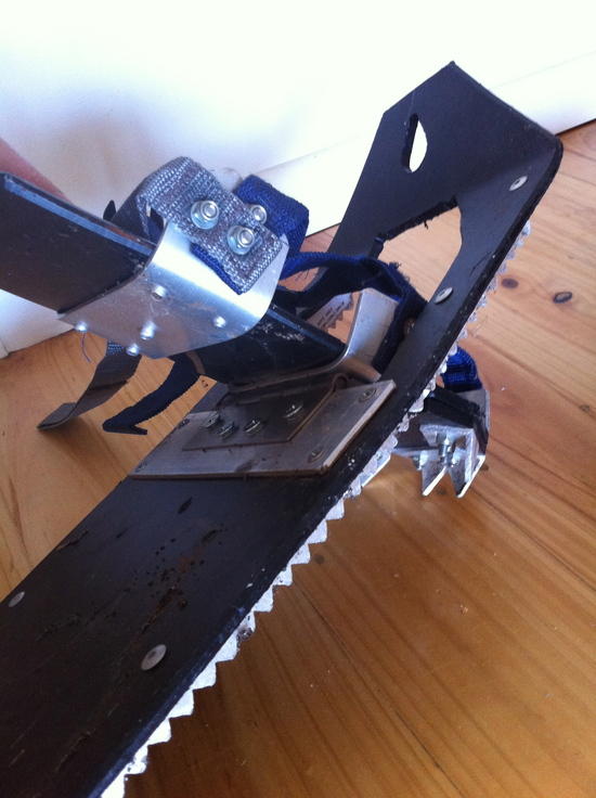 With S/S hinge for snowshoe articulation