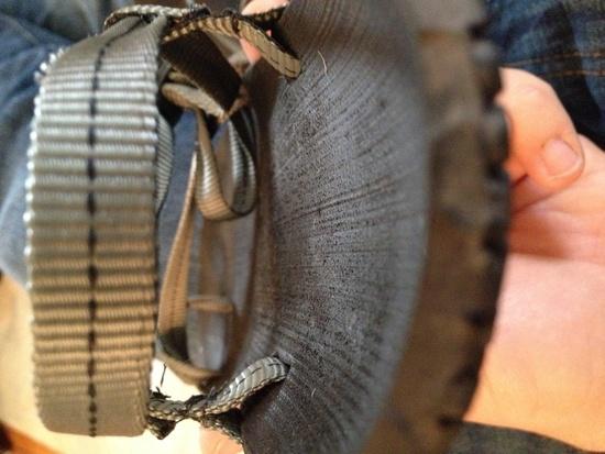 Heel strap sewn detail
