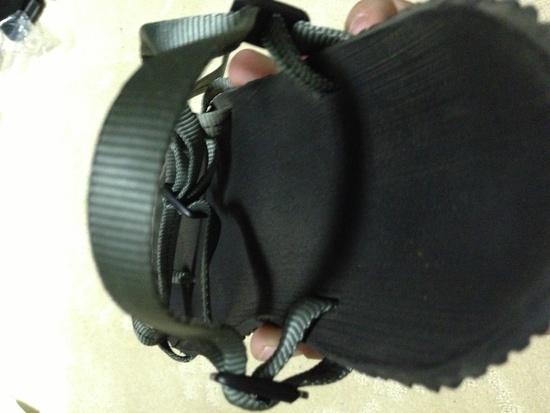 Buckle adjusters on side