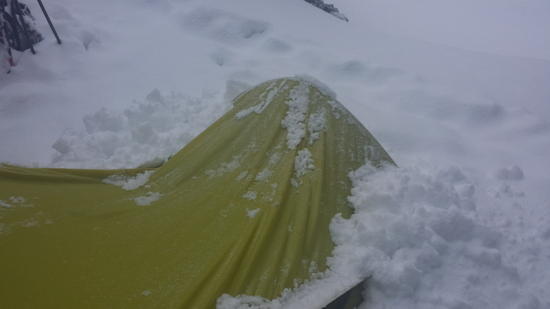 Tensegrity in snow