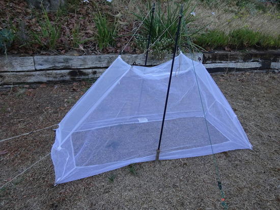 Bed-top mosquito net without poles